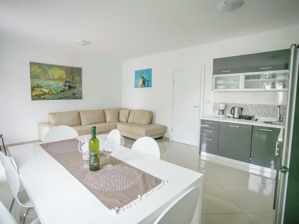 Sesar Apartments Krk - No. 3 Cvita كرك المظهر الخارجي الصورة